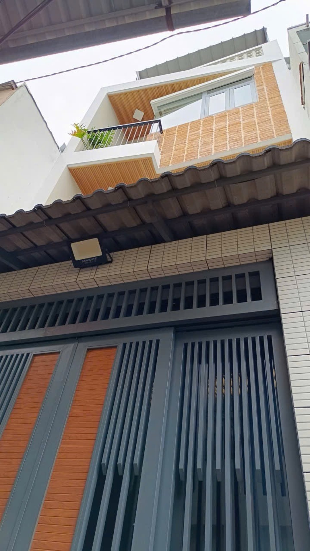 NHÀ MỚI 4 TẦNG - ĐẸP LUNG LINH TẶNG FULL NỘI THẤT -PHẠM HÙNG - QUẬNH 8- CÁCH MT ĐƯỜNG 20M- 7,2 TỶ
Bán Nhà riêng 41m2 có sẵn 41 m2 thổ cư giá 7.2 tỷ tại Đường Phạm Hùng Phường 04 Quận 8 TP. Hồ Chí Minh