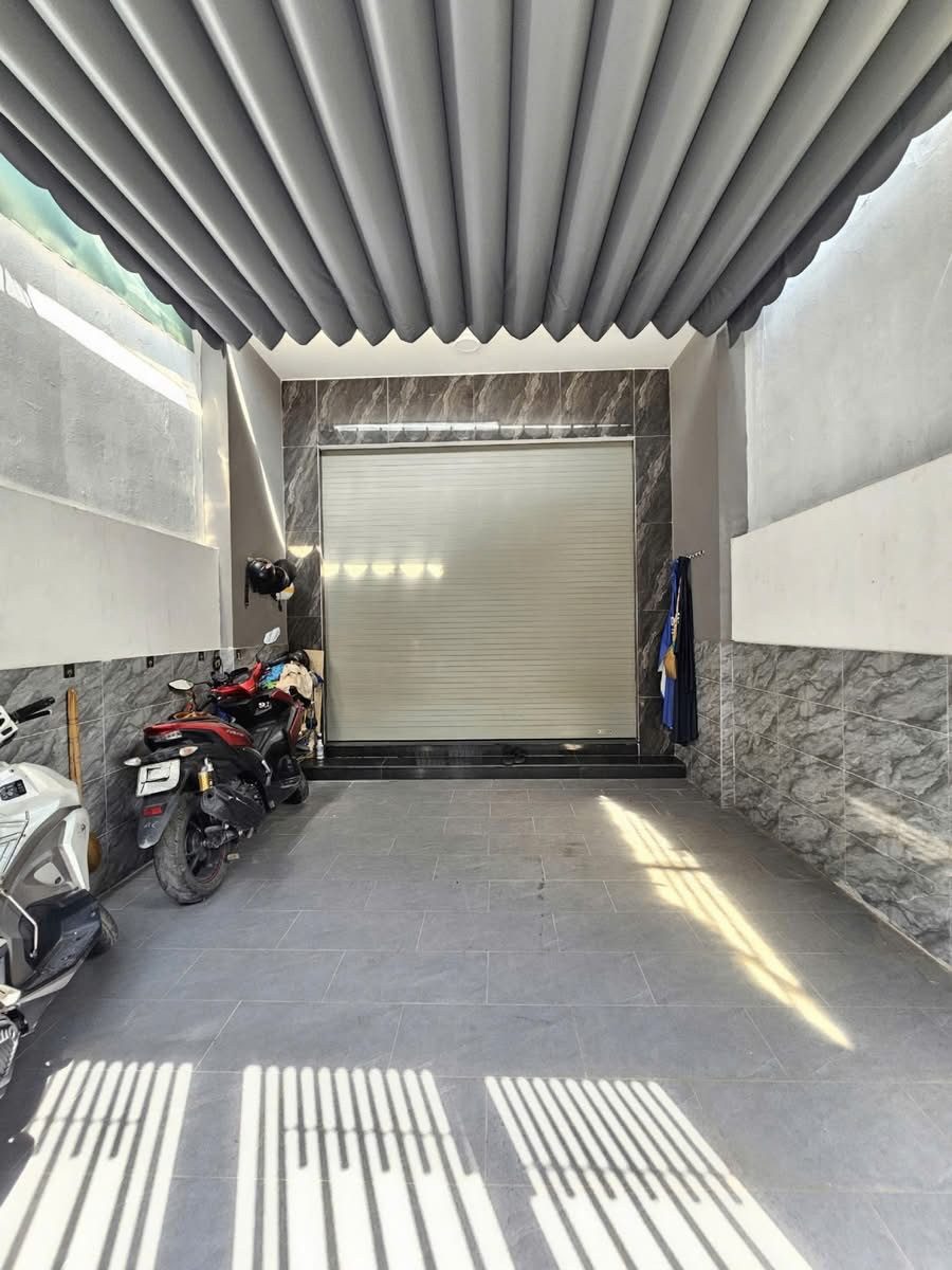 Nhà mới 1 trệt 2 lầu ngay tại Đường Phạm Hùng, Chánh Hưng, Hồ Chí Minh giá chỉ 2 TỶ 580.