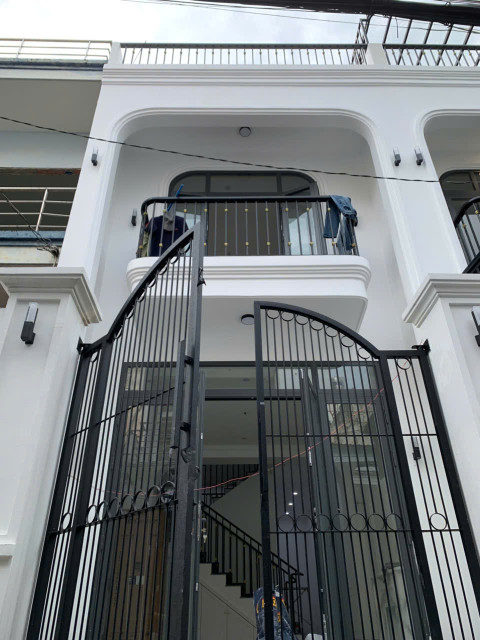 Nhà đẹp mới chợ Tân Hương, 3 tầng, 3PN, gần 60m2, hẻm thông thoáng