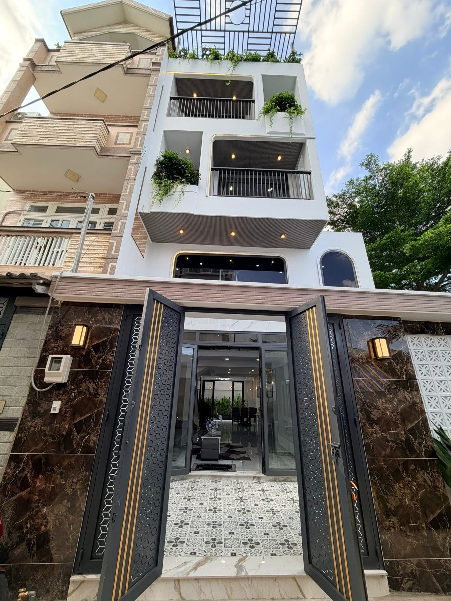 Chú Nghĩa đi Mỹ cần bán gấp nhà hẻm 24 Phạm Ngọc Thạch,P. Xuân Hoà, diện tích 95,76m2 giá 4 tỷ đang cho thuê 34tr/tháng, sổ hồng riêng