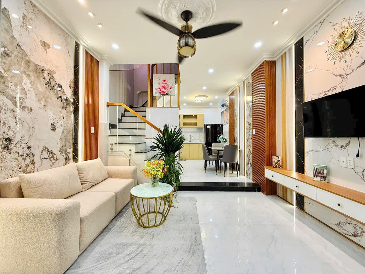 Tôi chính chủ cần bán nhà Phạm Ngọc Thạch, Võ Thị Sáu, Q 3, DT 80m2, giá 3 tỷ 550tr, sổ riêng