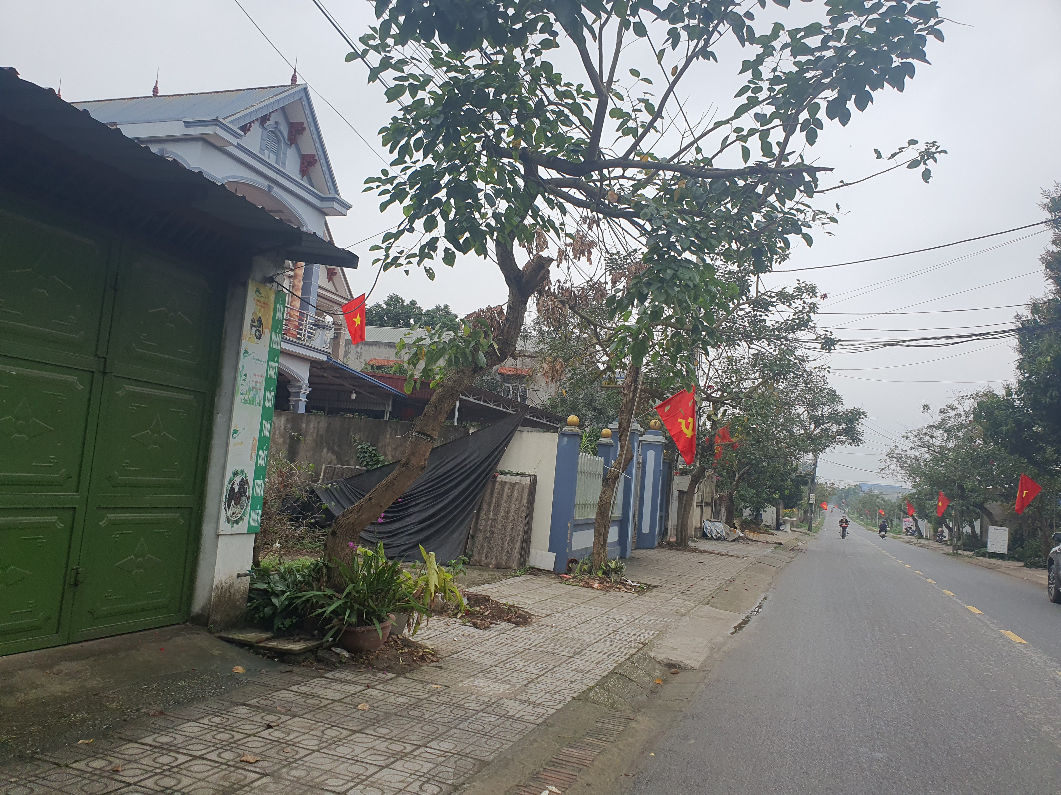 Chính chủ cần bán gấp lô đất  đường phạm tu nằm trên trục đường từ quốc lộ 3 vào ubnd xã tân hương cũ