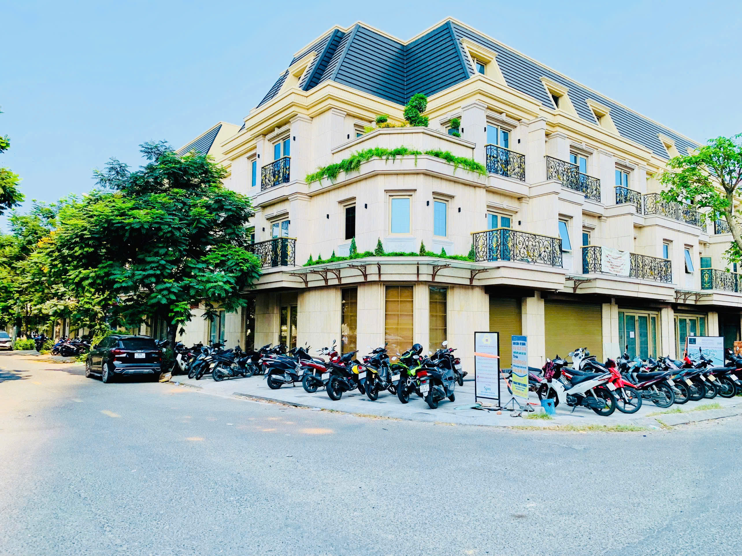 Cực Rẻ - Nhà 3 Tầng Phạm Văn Bạch - Ngay Dự Án Masterise Home - Hoà Cường Nam - 100m2 - MT 5m - Chỉ 10.X Tỷ  .