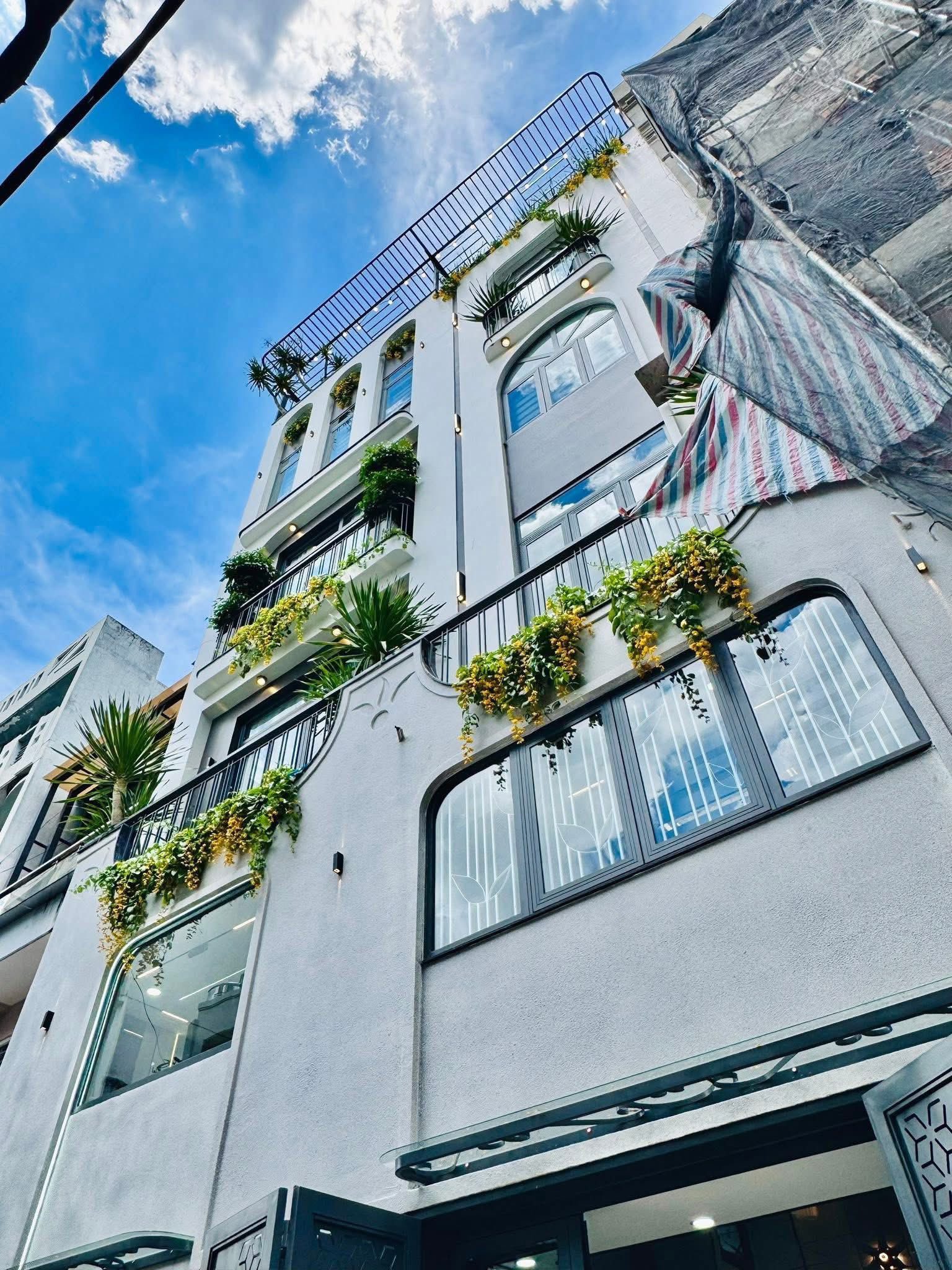 Gía tốt nhà ngay chợ kinh doanh Phạm Văn Hai , Tân Bình 84m2/5 tỷ 150 hoàn công đầy đủ , hẻm xe hơi ra vào , nhà đẹp 4 tầng xây dựng kiên cố