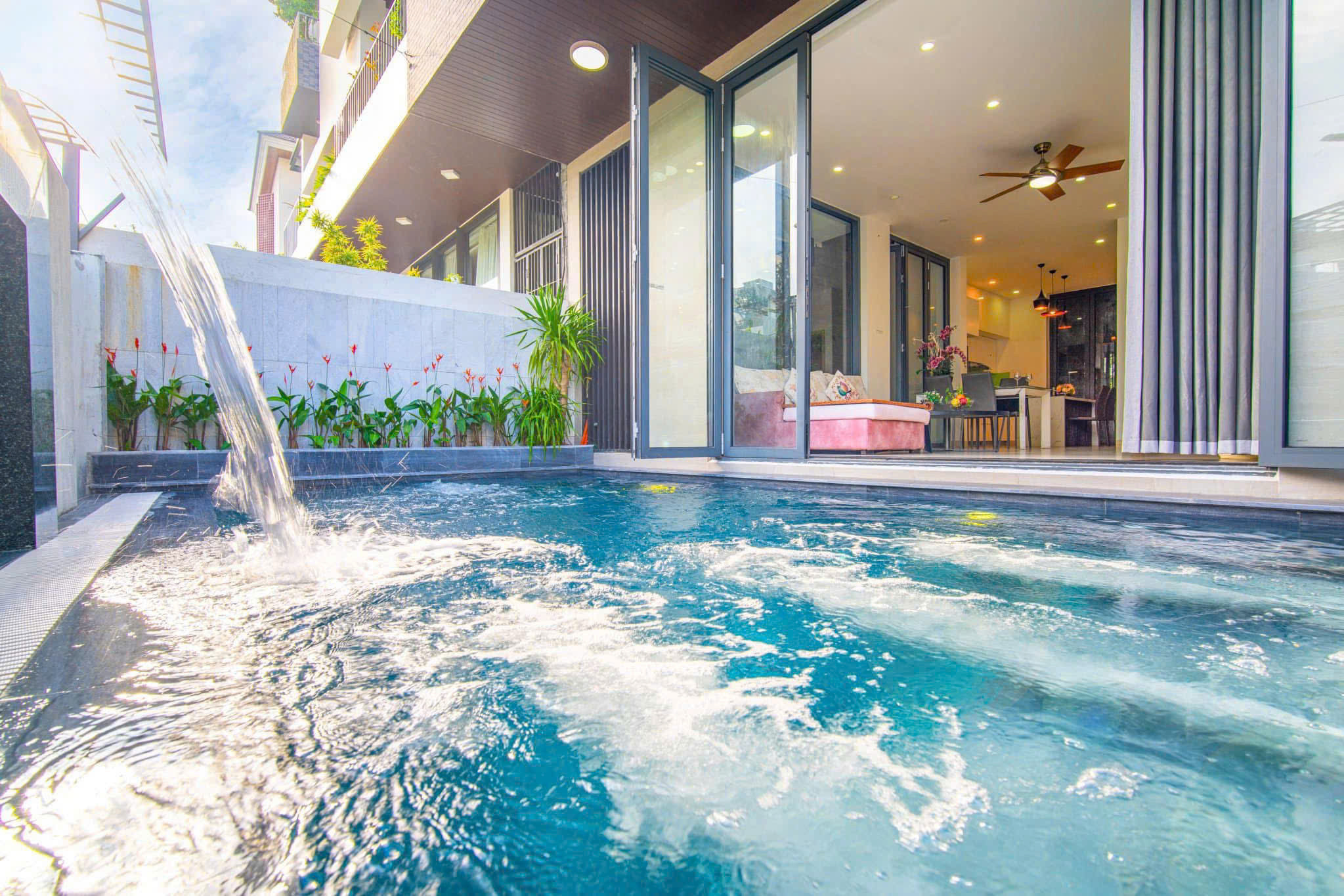 CHO THUÊ VILLA CAO CẤP 9 PHÒNG NGỦ CÓ HỒ BƠI TẠI SƠN TRÀ, ĐÀ NẴNG – VỊ TRÍ VÀNG GẦN CẦU THUẬN PHƯỚC
