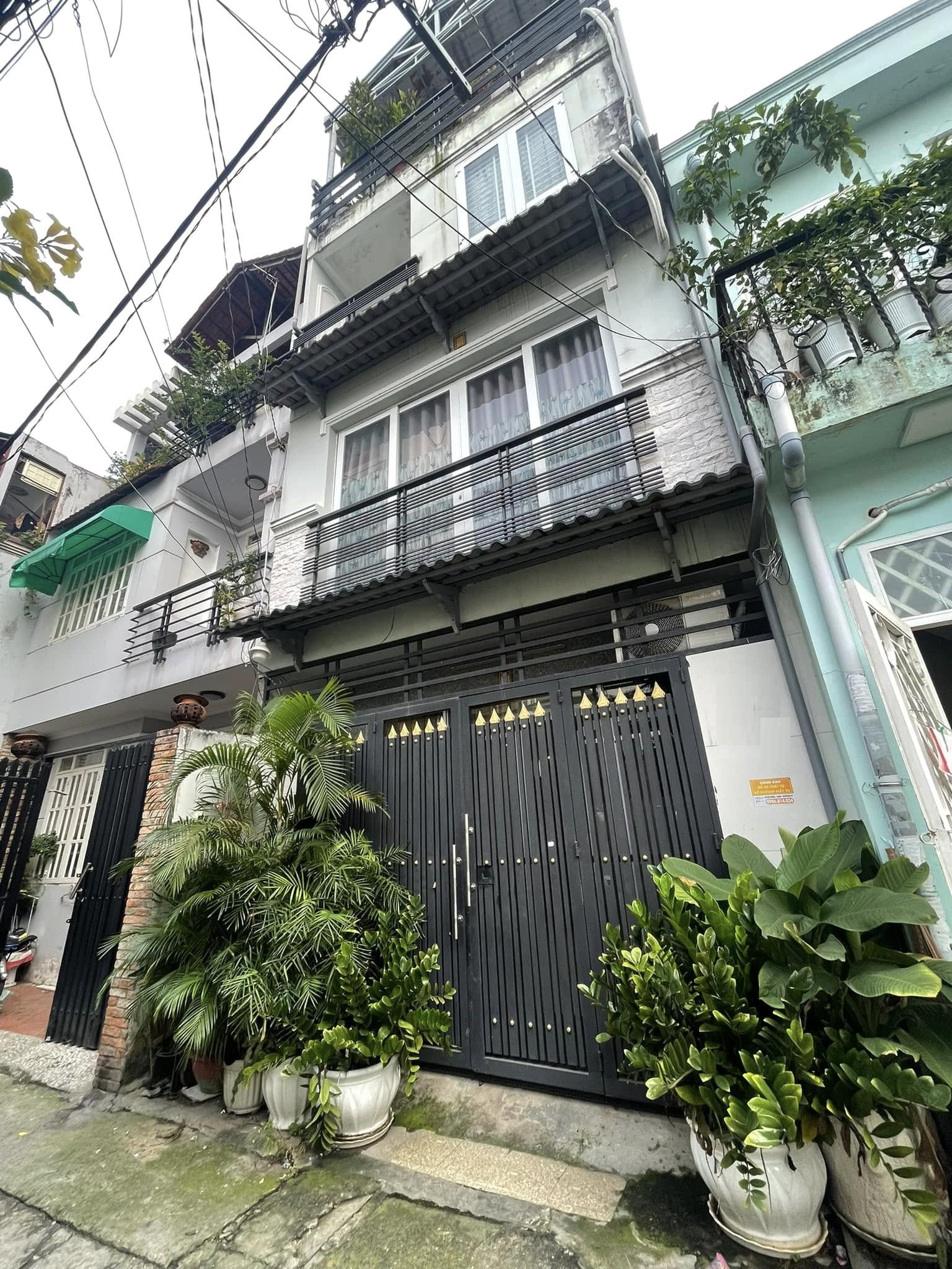 Bán nhà gấp tại Phố Phan Đăng Lưu, Phường 3, Phú Nhuận, 49,2m2, sổ hồng riêng