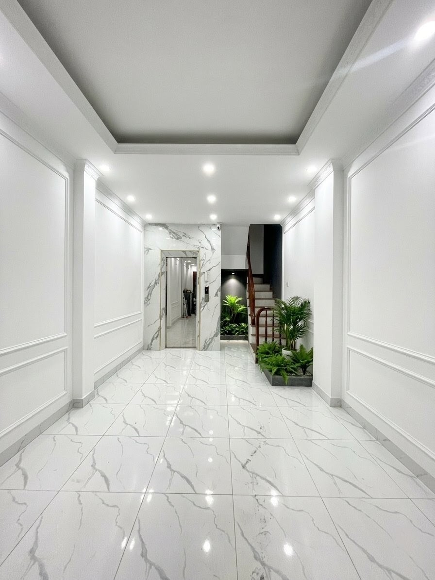 Nhà đẹp Phan Đình Giót 💥 Dân xây mới thang máy, sát hồ thoáng mát – 33m2 x 6 tầng giá 9 tỷ