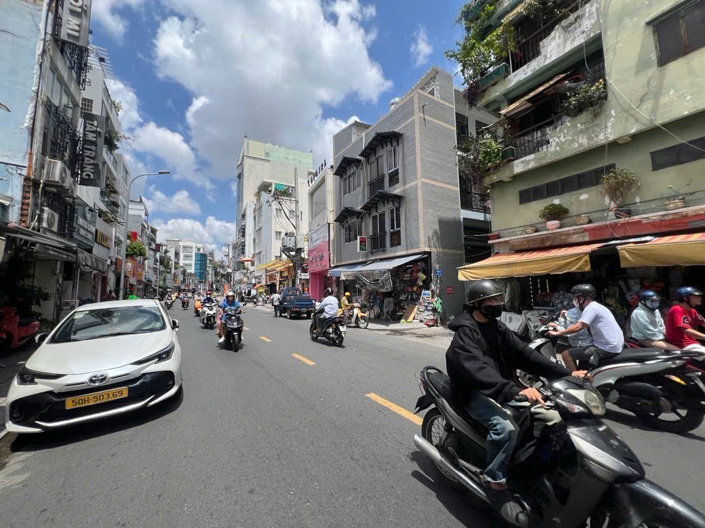 HIẾM Nhà HUỲNH VĂN BÁNH, PHÚ NHUẬN-5 TẦNG