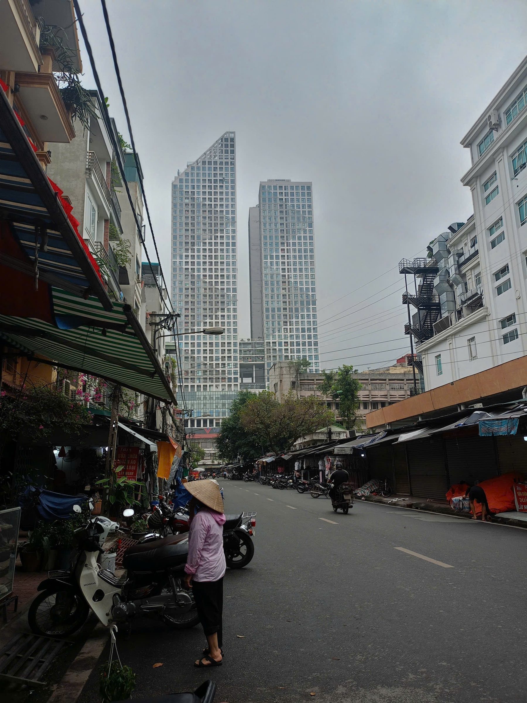 HIẾM!!! NHÀ MẶT PHỐ, NGAY CẠNH BỆNH VIỆN, TRƯỜNG HỌC. KHÔNG QUY HOẠCH.
SẴN SỔ ĐỎ, CÓ THỂ GIAO DỊCH NGAY.
LH: 0827.389.319