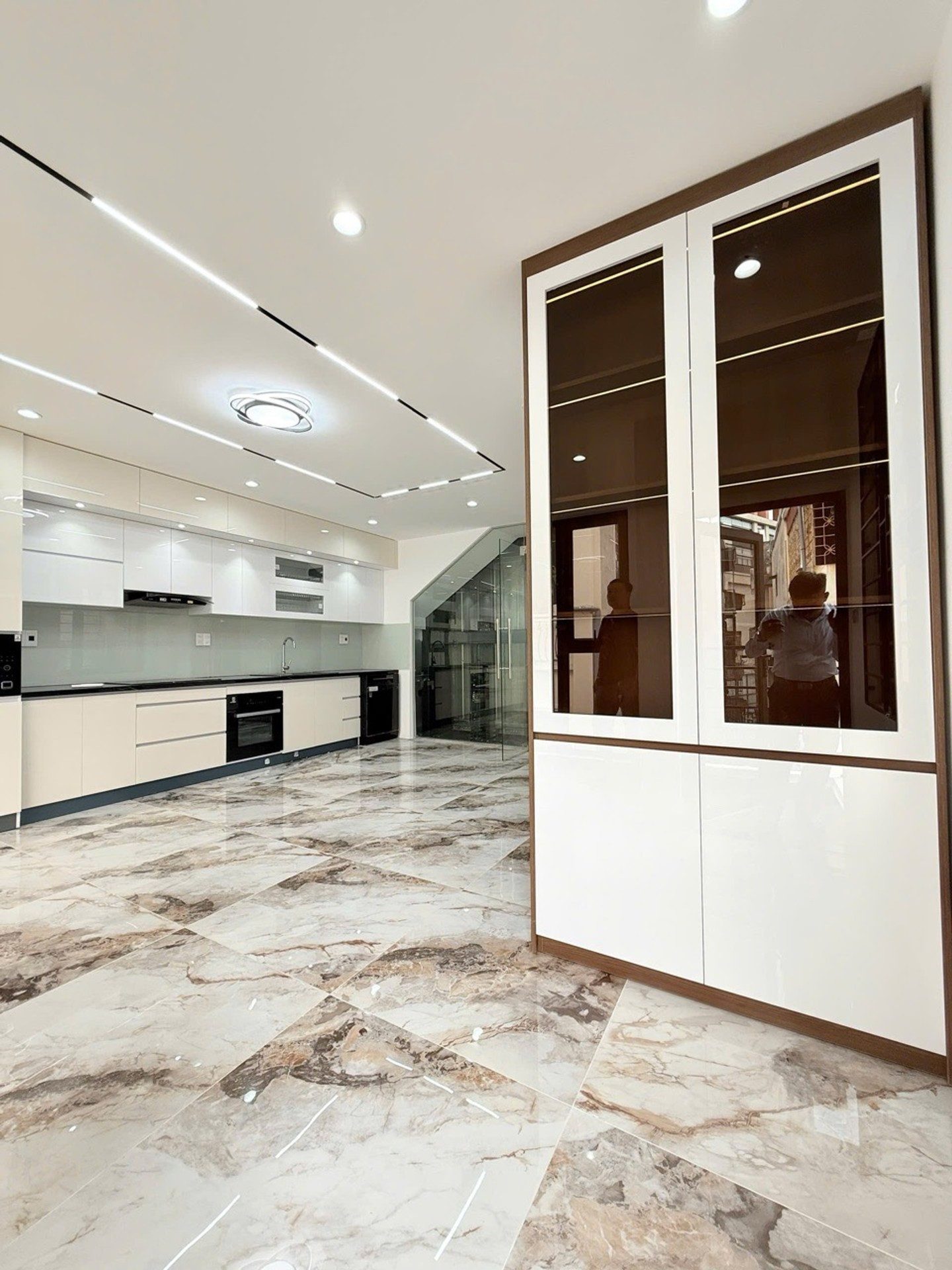 Bán nhà cạnh bưu điện Hà Đông 40m² - Lô Góc 2 Mặt Thoáng - Ô Tô - Thang Máy