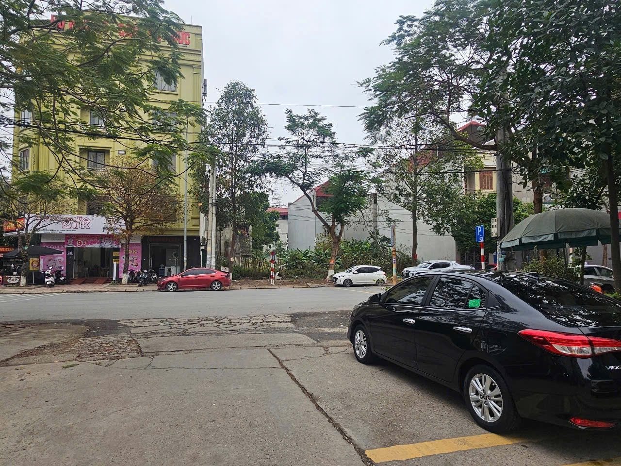 Bán đất mặt đường phan huy chú. Cạnh khu liền kề hud-B. Diện tích 82.7m mặt tiền 4.2m hướng tây bắc.  Phường võ cường tỉnh bắc ninh