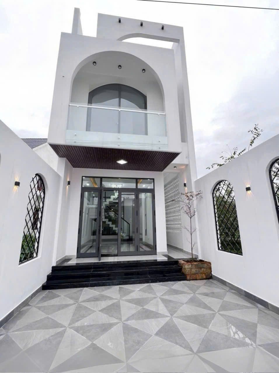 BÁN NHANH CĂN NHÀ 150M2 1T1L, MT ĐƯỜNG PHAN VĂN MÃNG, BẾN LỨC, LONG AN, 2 TỶ 900 TRIỆU