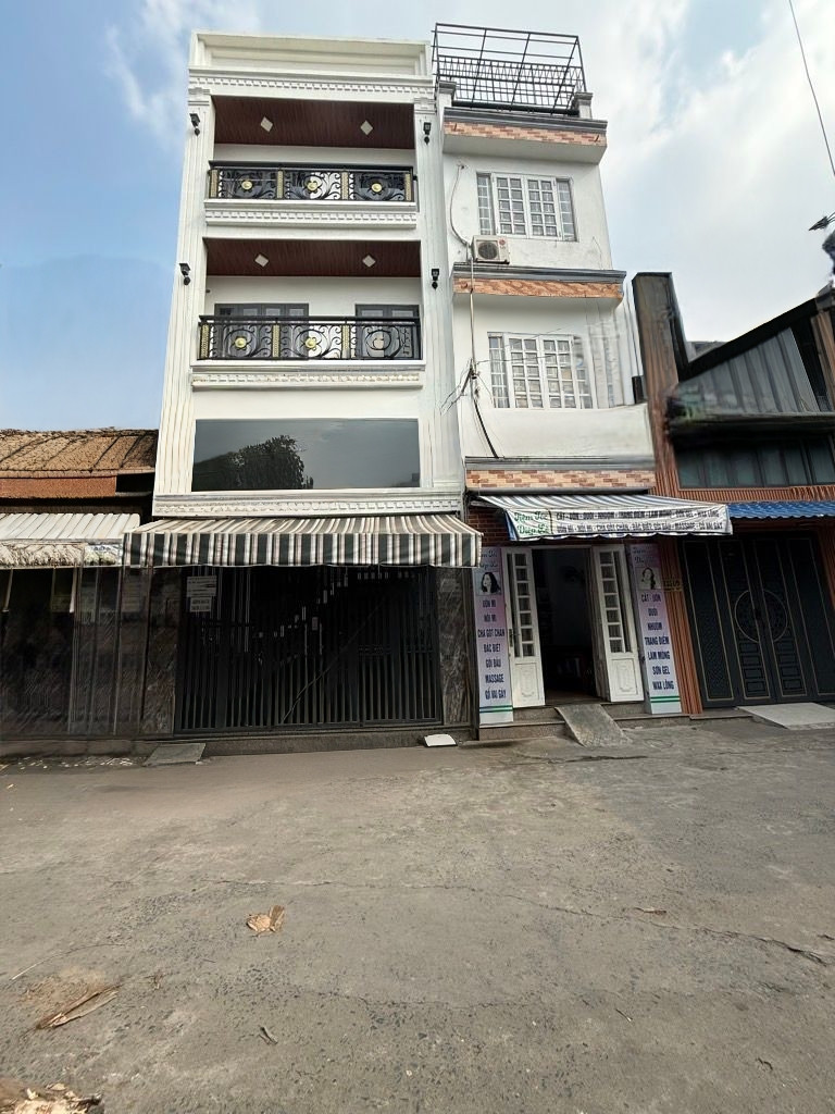 Gấp bán nhà phan văn trị, đối diện cityland, sổ hồng riêng.