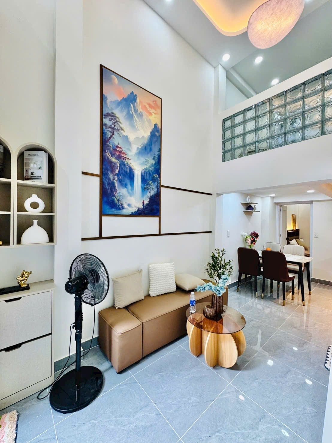 🏡Vị trí "đắt xắt ra miếng" ngay sát Phố ẩm thực Phan Xích Long – nơi kinh doanh sầm uất nhất Phú Nhuận. Bước chân ra cửa là thế giới tiện ích, nhà hàng, cafe sang trọng.
🏡CĂN GÓC 2 MẶT THOÁNG, KHÔNG LỘ GIỚI - 4TẦNG - GIÁ CỰC TỐT 💰6TY650 - PHÒNG Ở TRỆT CH