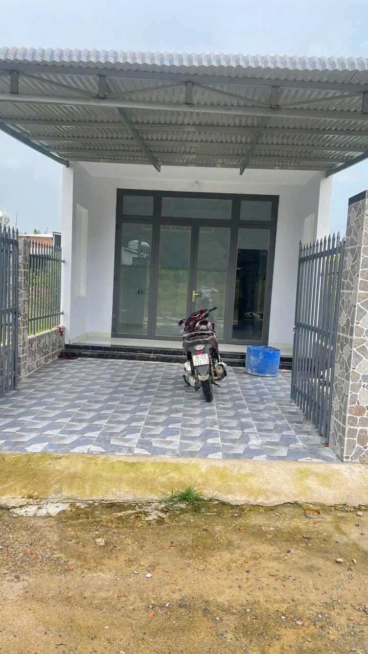950tr thương lượng Nhà nguyên căn- mới xây- 130m2 -2 phòng ngủ, ngang 5 dàu 26 đang cho thuê 3tr/tháng gọi 0772507203