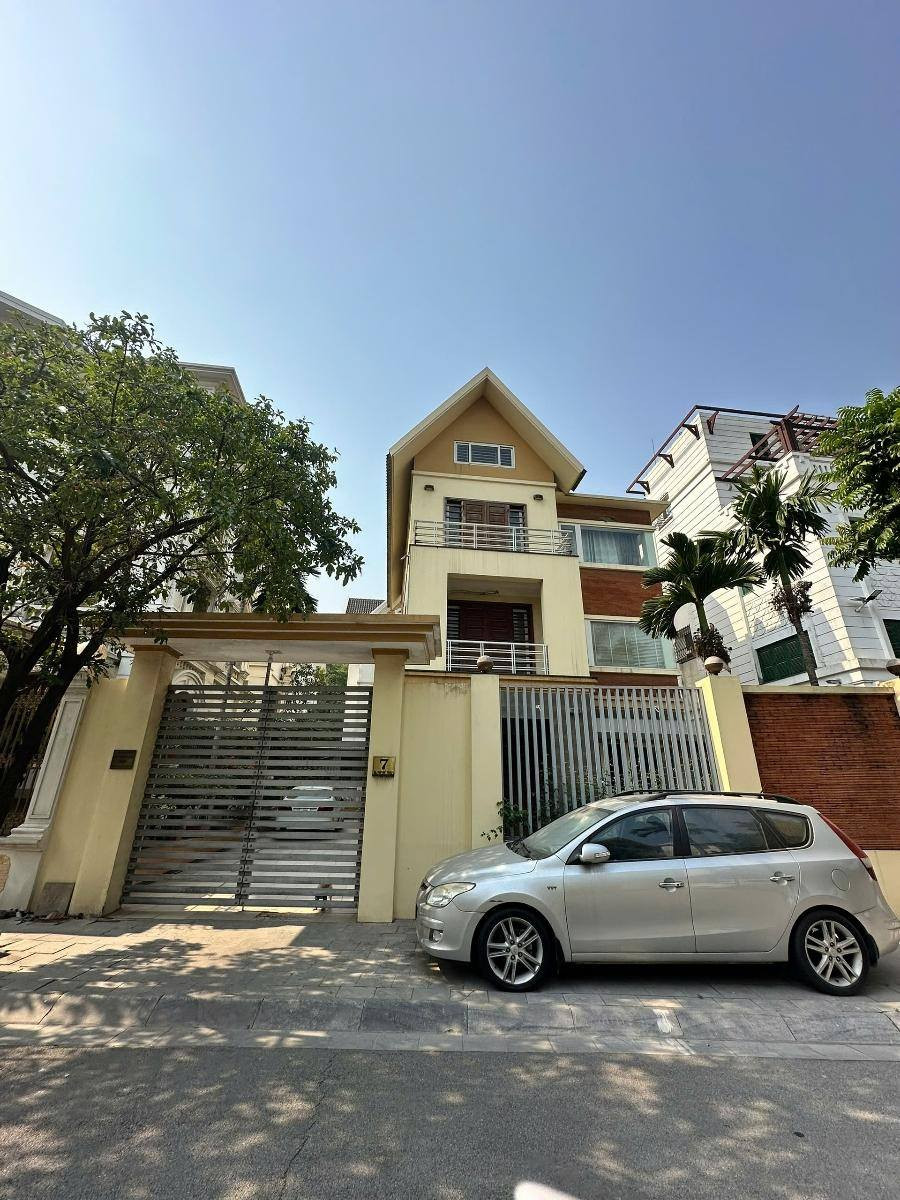 BÁN BIỆT THỰ KĐT PHÁP VÂN. 300M2 - 4 TẦNG. MT 16M.