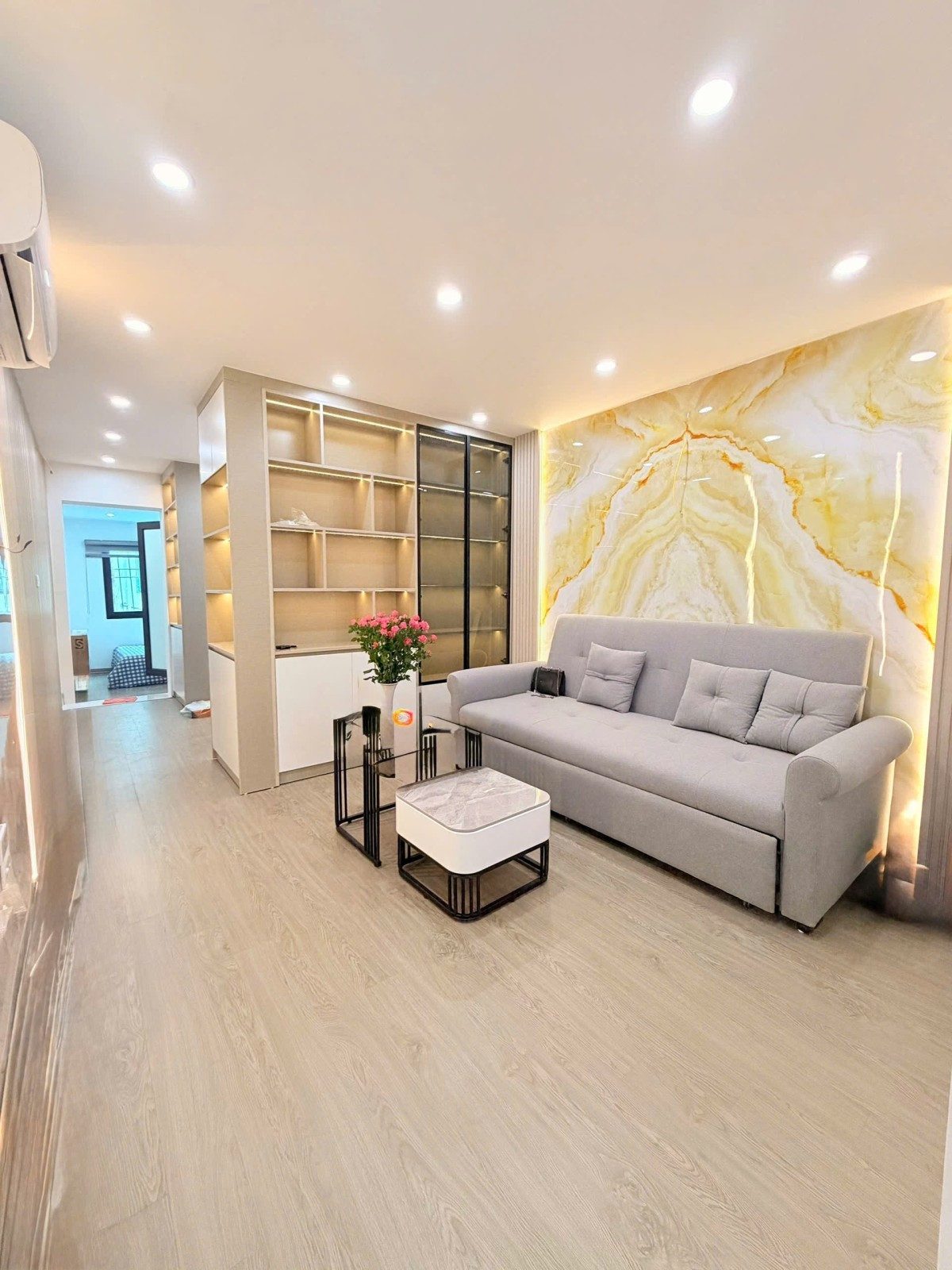 BÁN CĂN HỘ TẬP THỂ PHỐ 8/3, HAI BÀ TRƯNG, NHÀ ĐẸP FULL NỘI THẤT, Ở LUÔN