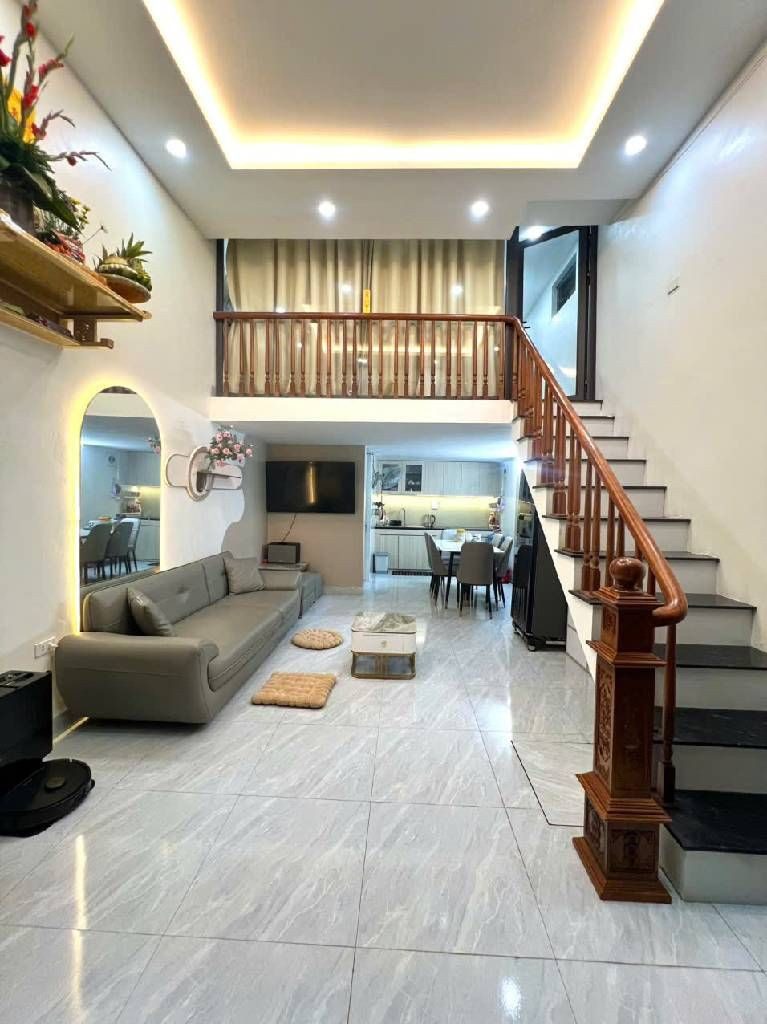 Bán nhà Định Công, 60m nhà nhỏ tiền, công năng đủ đầy, tiện ích xung quanh nhiều, 1,3Tỷ