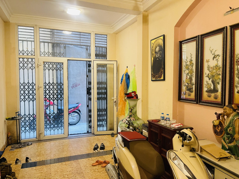Bán nhà Hào Nam 29.3m² ngang 3.1m giá 8.25 tỷ Phường Ô Chợ Dừa (LH: Zalo 0862299066)