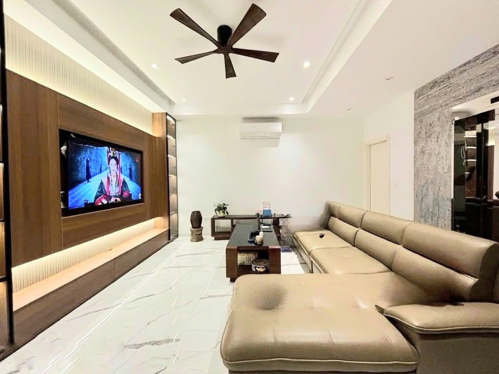 SIÊU PHẨM PHỐ HUẾ 54M / FULL NỘI THẤT/ THANG MÁY/ MẶT TIỀN 5,5M / LÔ GÓC/ Ô TÔ ĐỖ CỬA/ 20M RA PHỐ