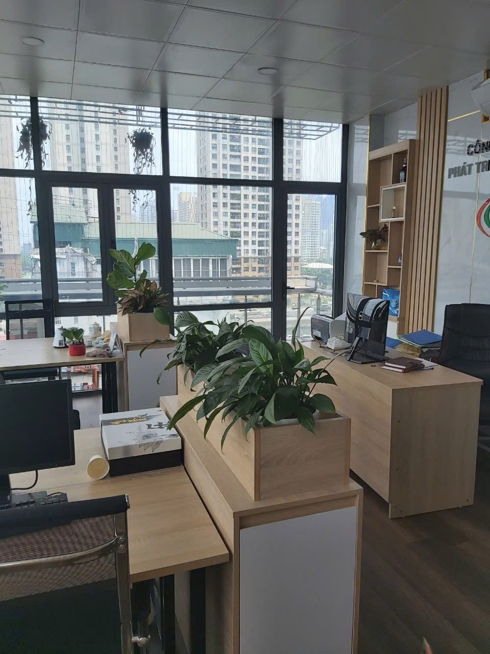 Cho thuê văn phòng Khuất Duy Tiến, 55m2/tầng, vị trí gần Thăng Long number one