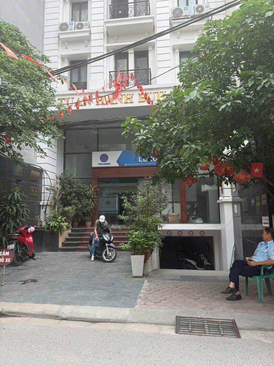 Cho thuê tòa nhà 8 tầng, có thang máy, hợp làm văn phòng, trụ sở công ty tại Thanh Xuân