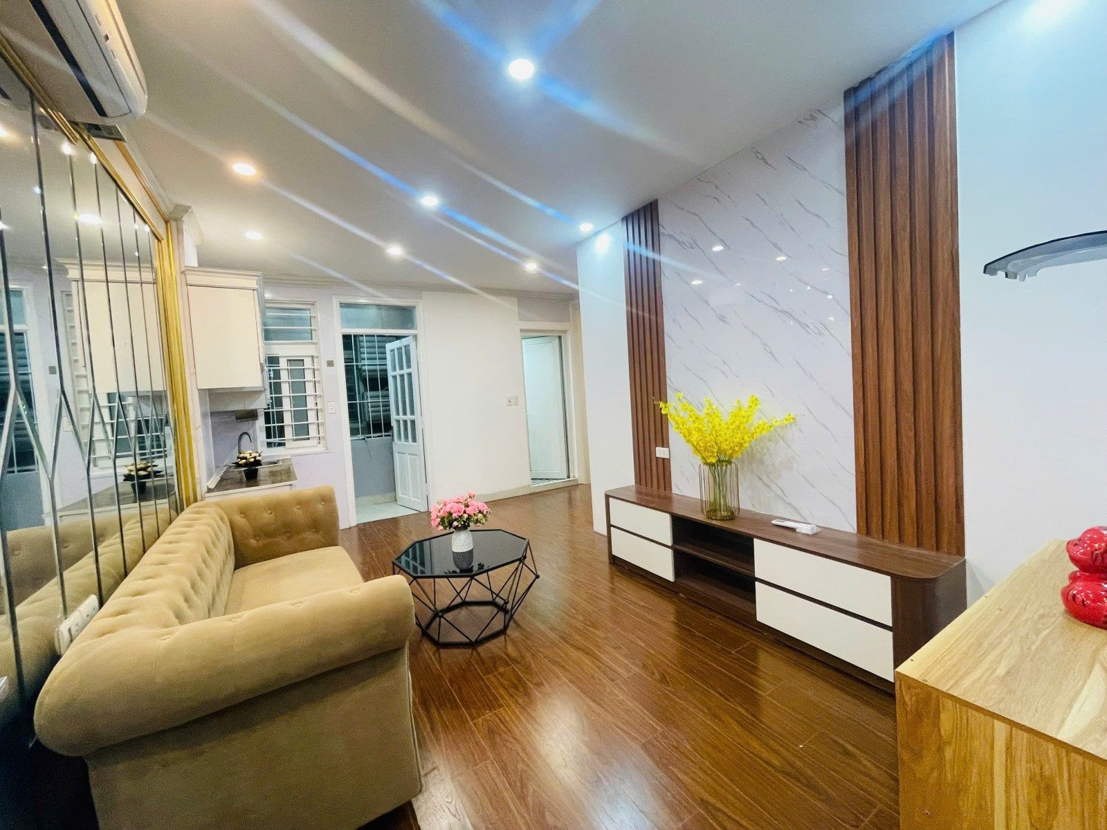 Bán căn hộ chung cư phố Thượng Đình, Thanh Xuân, nhà đẹp full nội thất, mặt phố, ô tô tránh đỗ