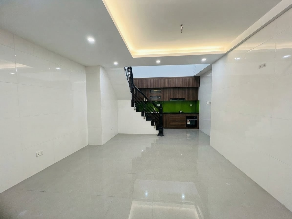 Nhà đẹp Ngã Tư Vọng 💥 Vị trí siêu hiếm – Ngõ nông 20m ra mặt phố – Dân xây 55m2 x 5 tầng tầm 9 tỷ