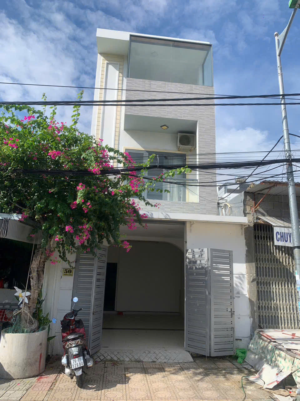 NHÀ 3 TẦNG MẶT TIỀN ĐƯỜNG PHONG CHÂU - ĐƯỜNG 13M - P.PHƯỚC HẢI. TP NHA TRANG - SỔ HỒNG RIÊNG