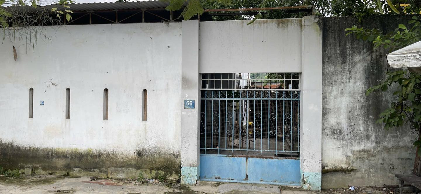VT100 Bán đất tặng nhà cấp 4 mặt tiền giáp đường Phong Châu cách trung tâm 6km