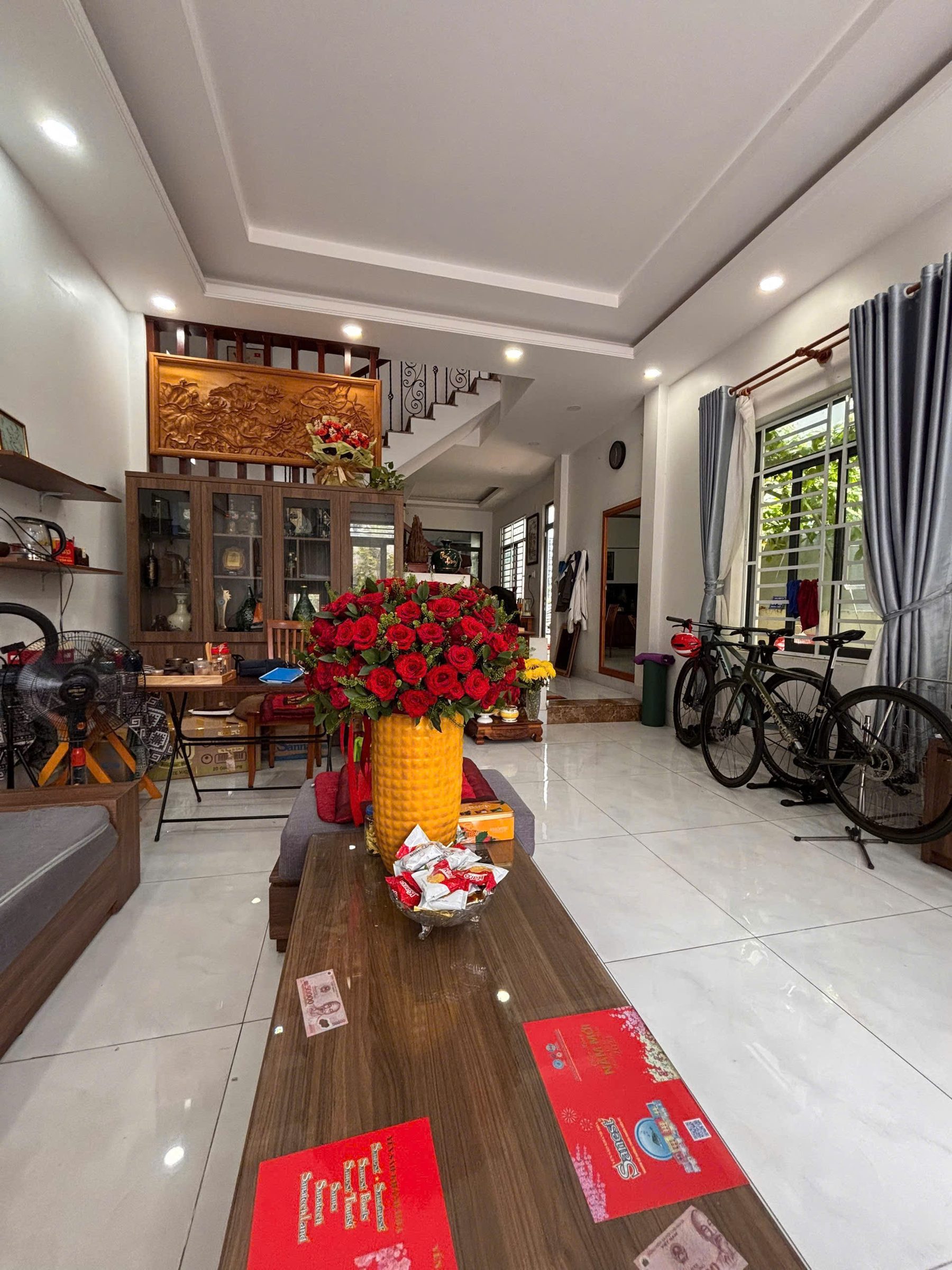 CHO THUÊ NHÀ 3 TẦNG, MỚI TINH SANG XỊN MỊN TẠI ĐƯỜNG PHONG CHÂU - NHA TRANG. GẦN LIUTHAI. LH 0905 800 366 - E Hiền