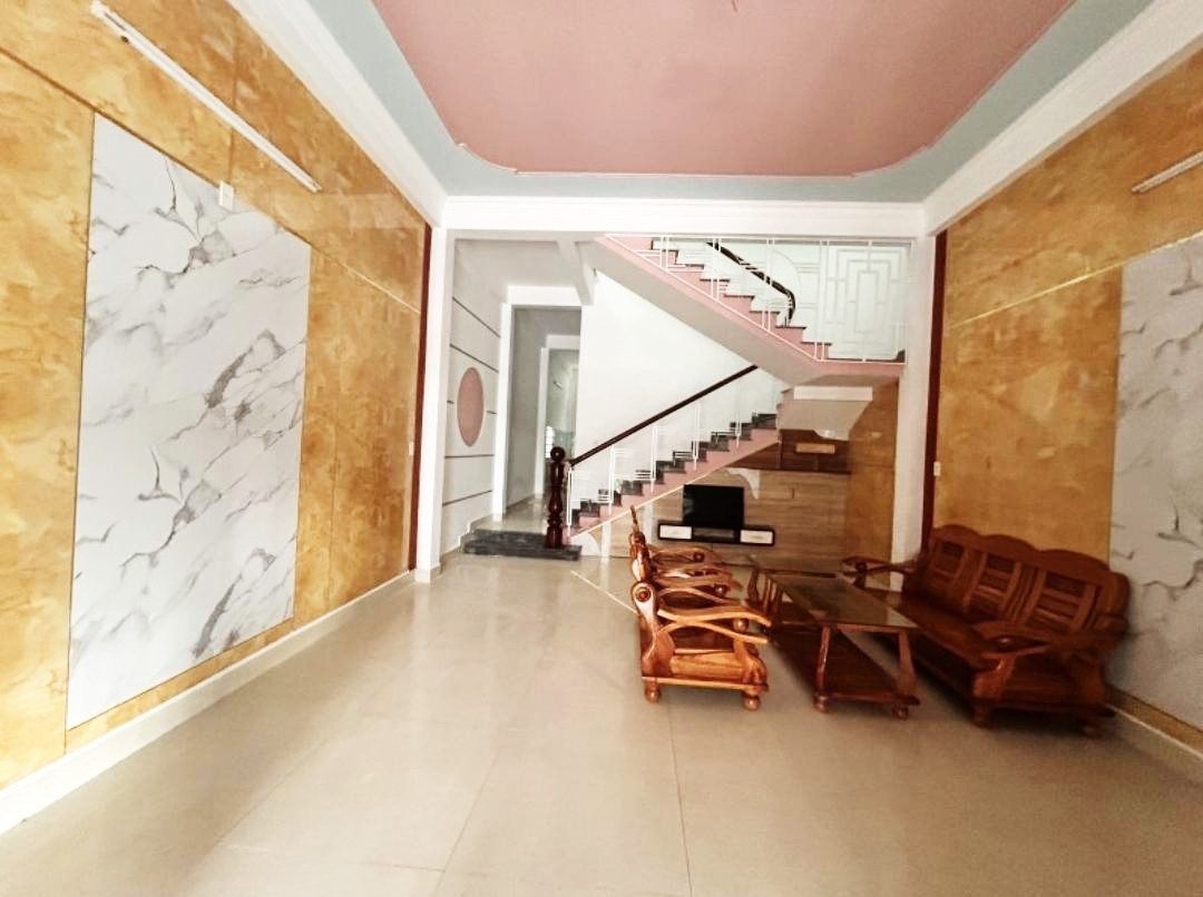 Nhà 2 tầng siêu hời, siêu đẹp. Xây dựng kiên cố Ngay Phong Nam Hòa Châu. Gần sát quốc lộ 1 A.