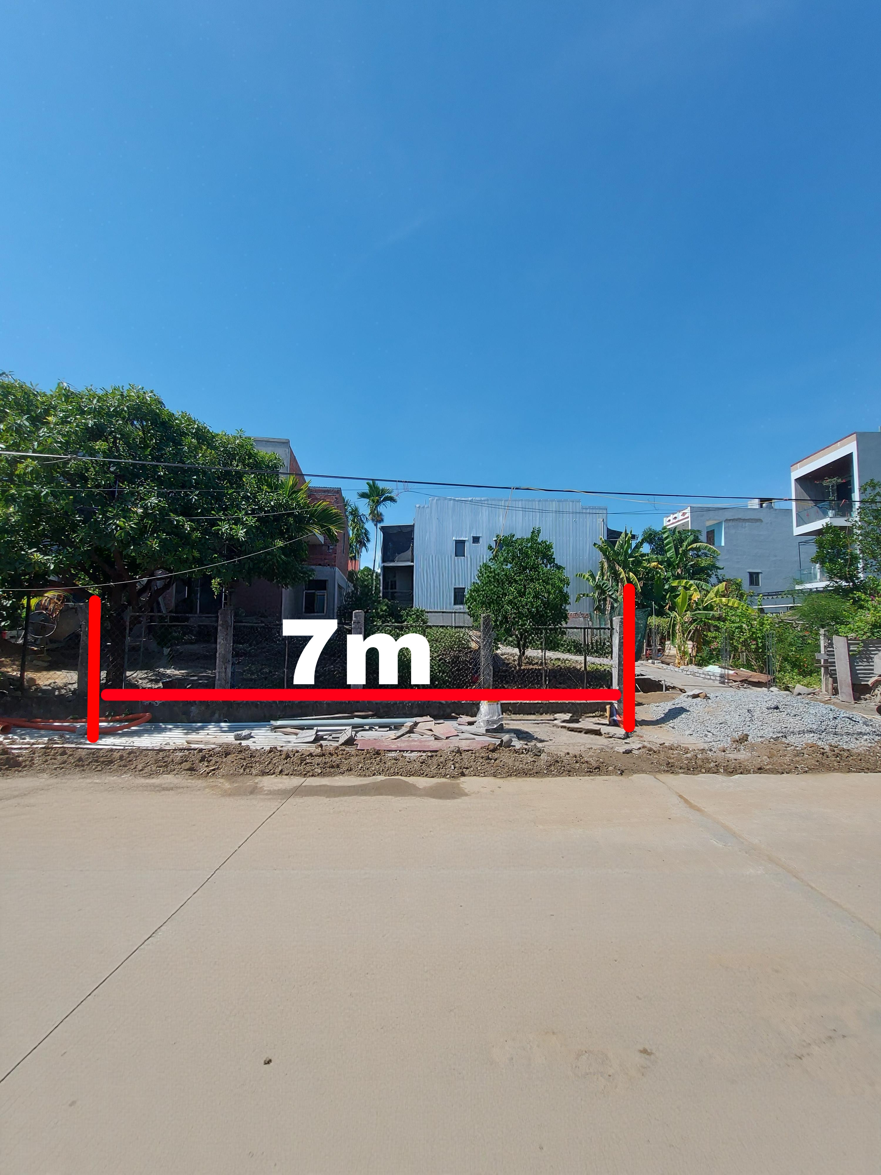 Mặt tiền đường Phong Nam Hòa Châu Đà Nẵng. Đường 7.5m .Đang thi công nâng lên 10.5m