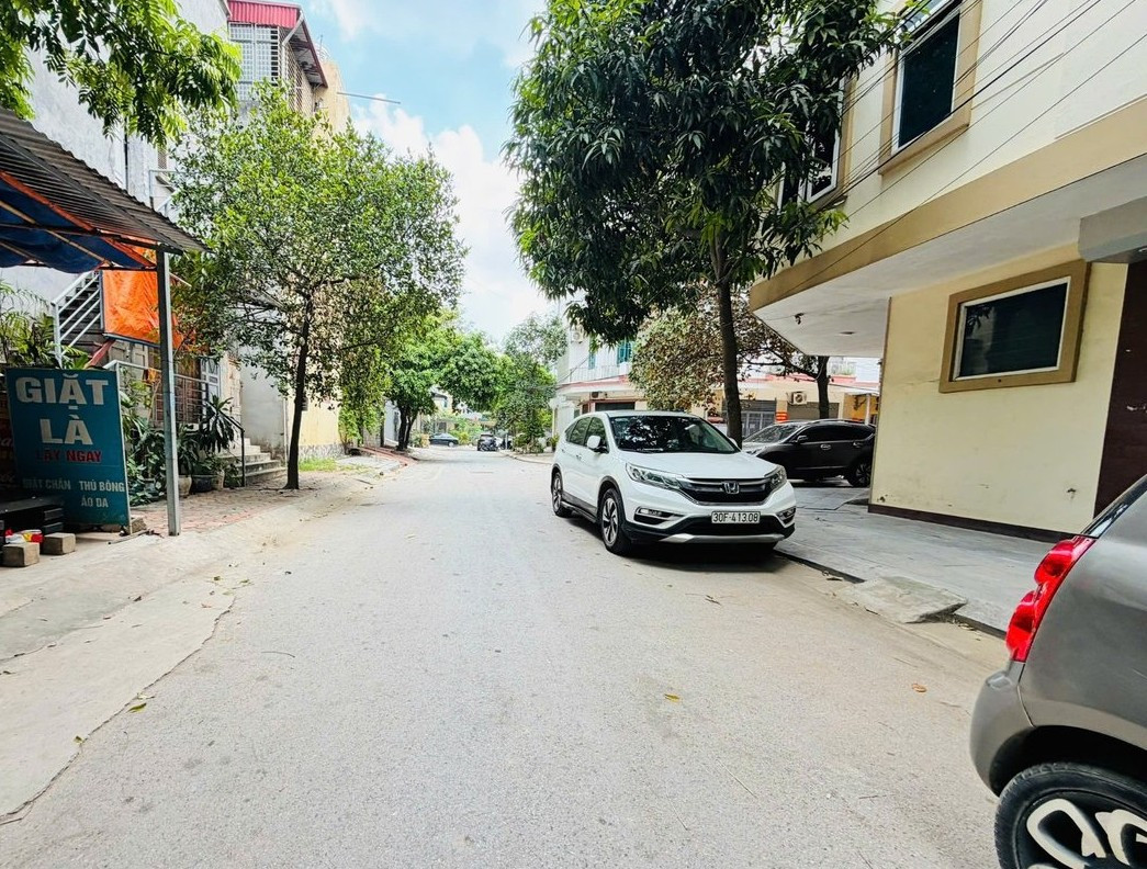 Đất tại khu TĐC Phú Diễn. Mặt ngõ, Phân lô, Ôto tránh. Vỉa hè. Gần ĐH TN & MT, đường HQV kéo dài