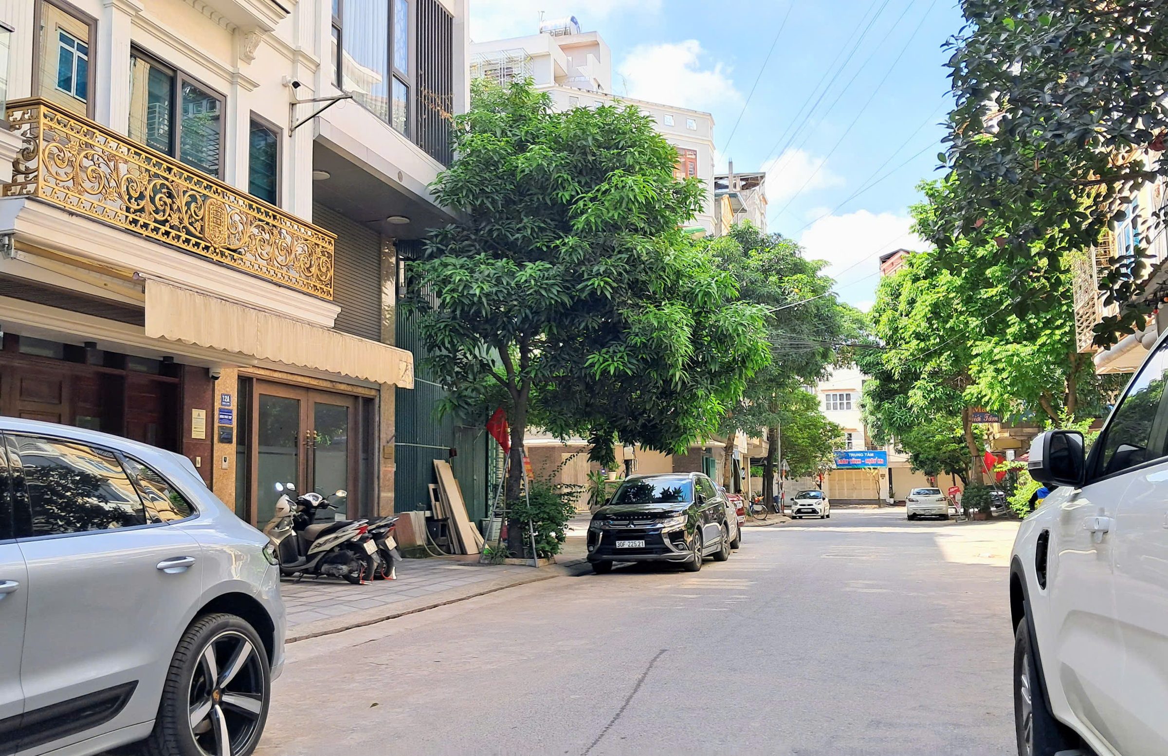 Bán nhà TĐC Phú Diễn. Phân lô, vỉa hè, đường rộng oto tránh. 7 tầng THANG MÁY. Thoáng trước sau.