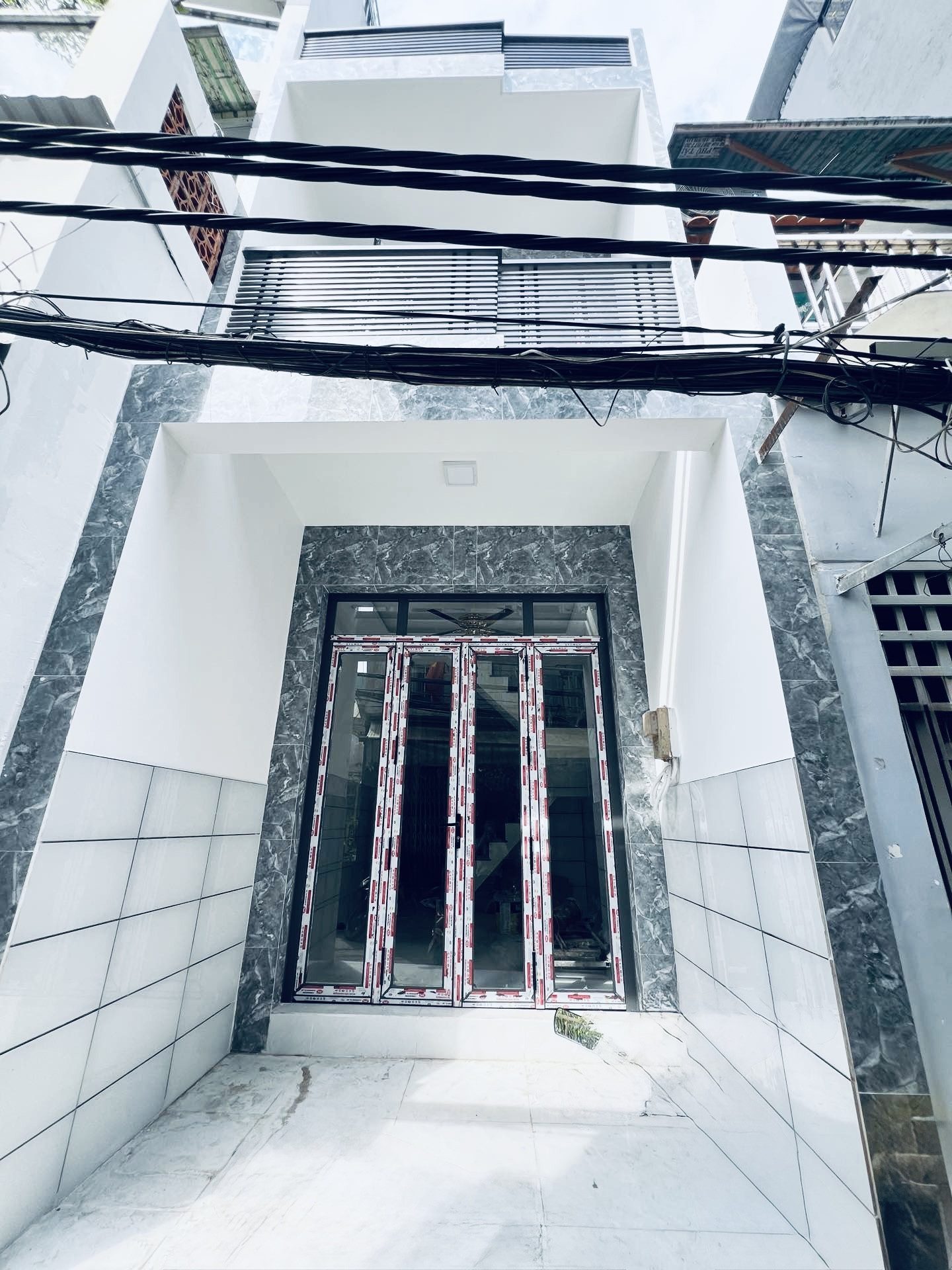 BÁN NHÀ PHÚ ĐỊNH 3 TẦNG HXH ĐỖ CỬA 3,2x10M GIÁ 3TY98