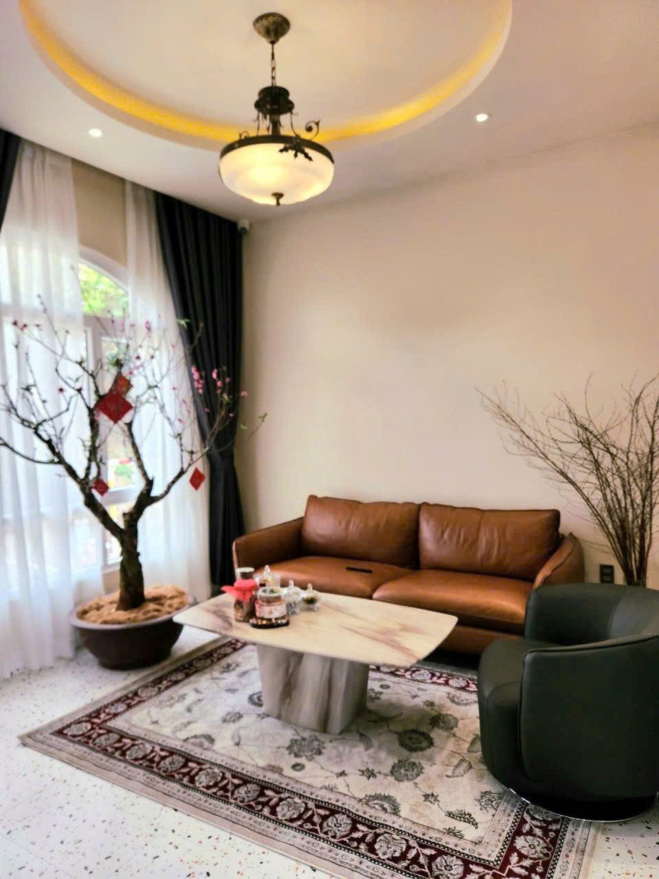 Bán nhà mới và đẹp khu dân cư trung tâm gần trường Đại Học Đà Lạt