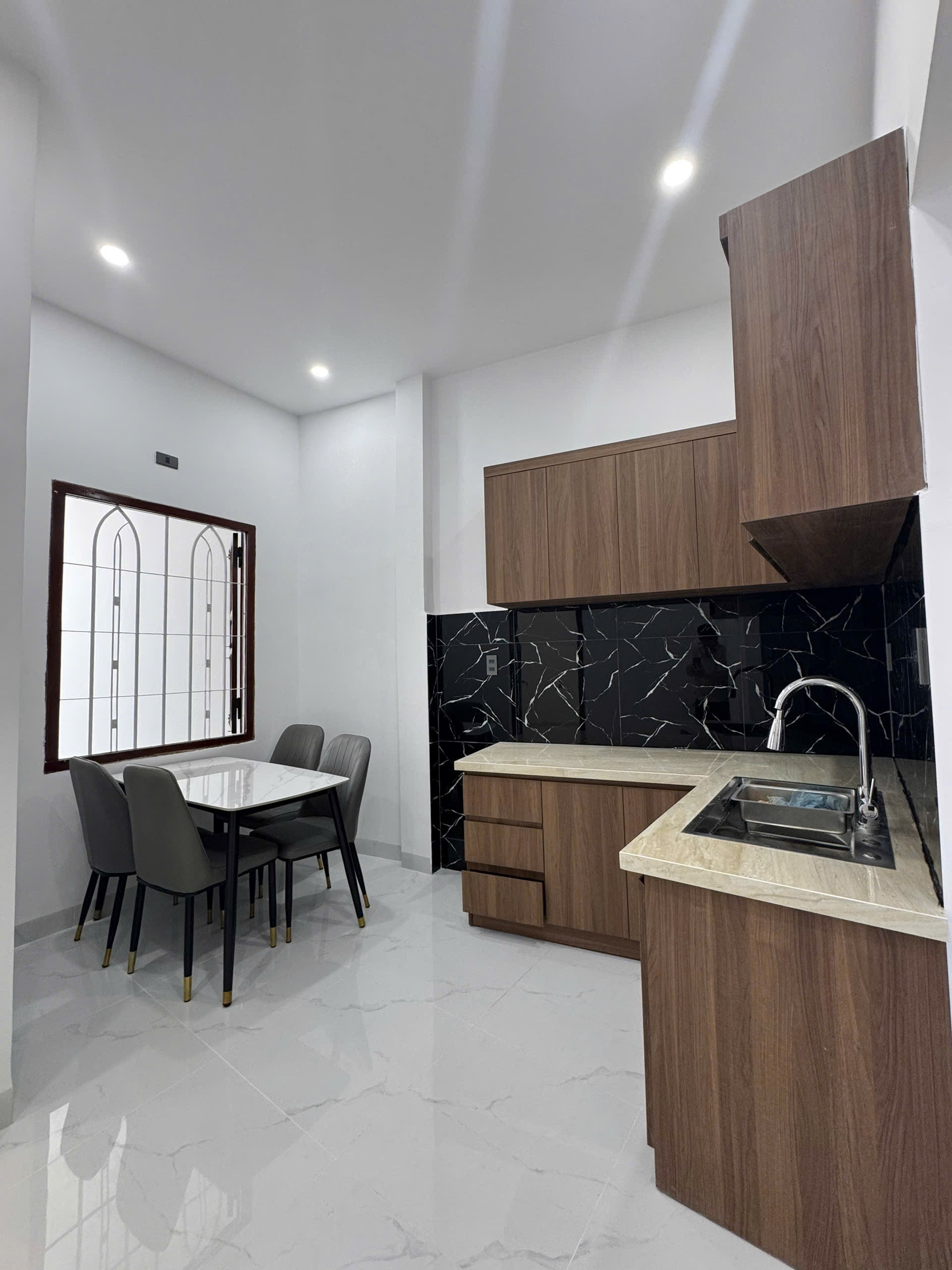 Bán NHÀ ĐẸP 2 TẦNG HẺM PHÚ ĐỨC - MAI XUÂN THƯỞNG - BẮC NHA TRANG

•Vị Trí : Gần biển , chợ Vĩnh Hải , Trường học,.... 
+Hẻm Xe máy Cách Đường Oto Chỉ 20m
