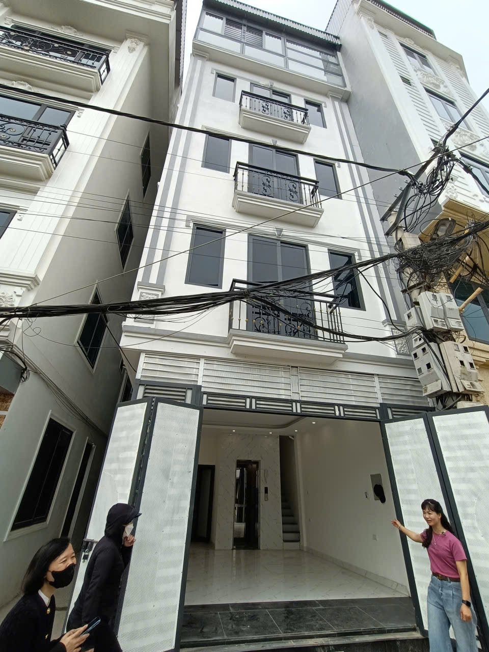NHÀ MỚI TINH 5 TẦNG THANG MÁY Ô TÔ VÀO NHÀ CHỈ NHỈNH 8 TỶ