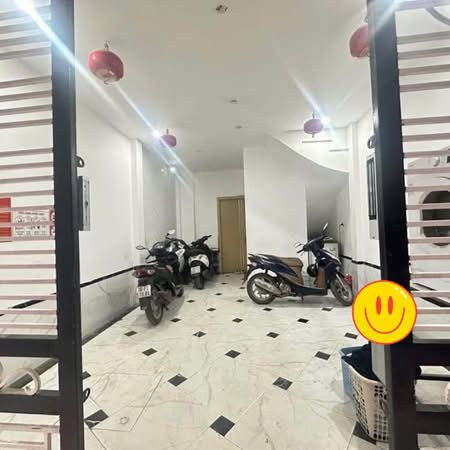 Nhú nhẹ 9 tỷ, CCMN gần ĐH Thương Mại 43m, 5 tầng, 9 phòng