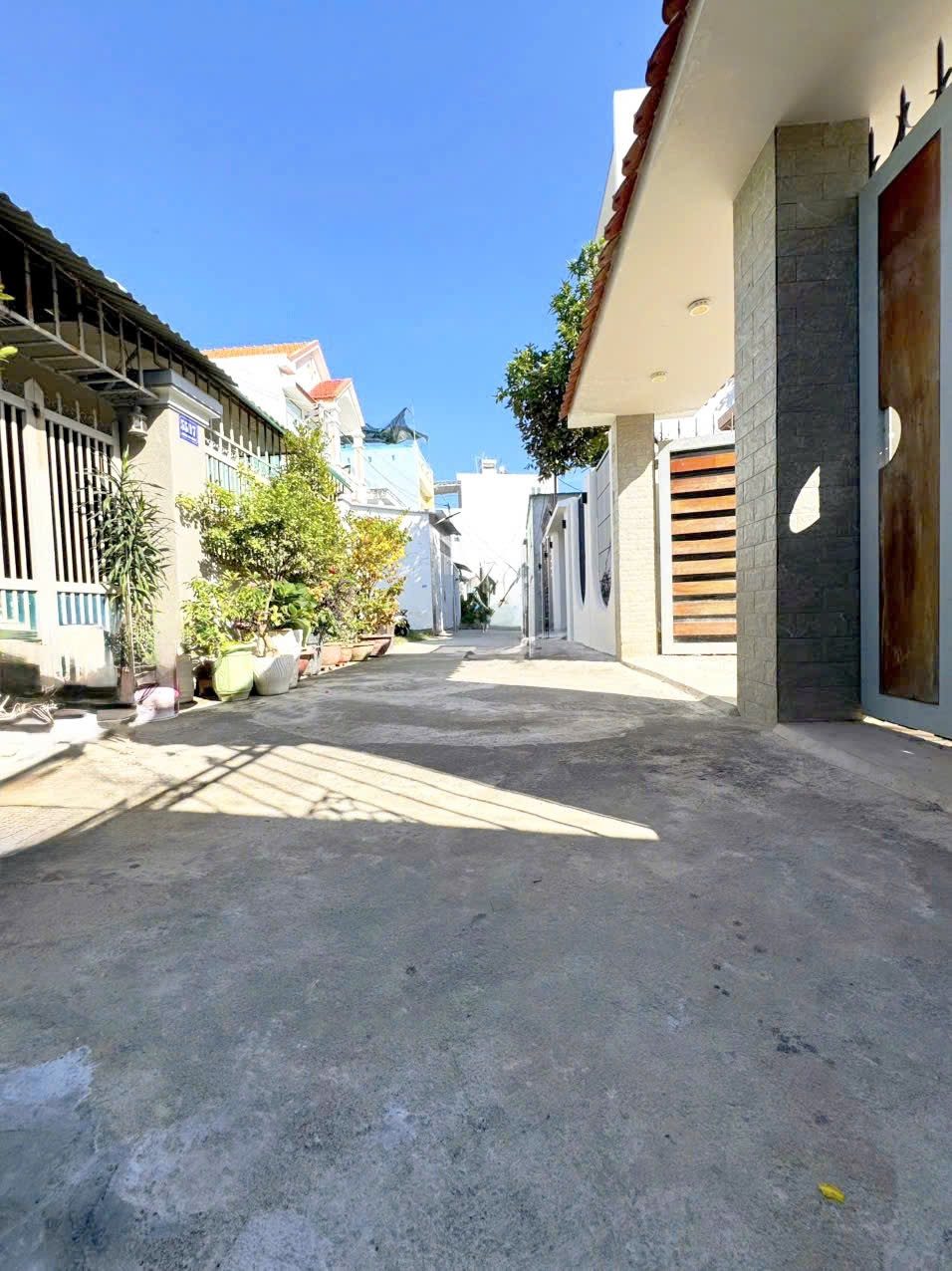 💥 Cần bán lô đất khu vực Phú Nông kề ngay KĐT Vĩnh Điềm Trung, phường Tây Nha Trang.

- Diện tích: 𝟵𝟭,𝟱𝗺² (full thổ, ngang hơn 5m)