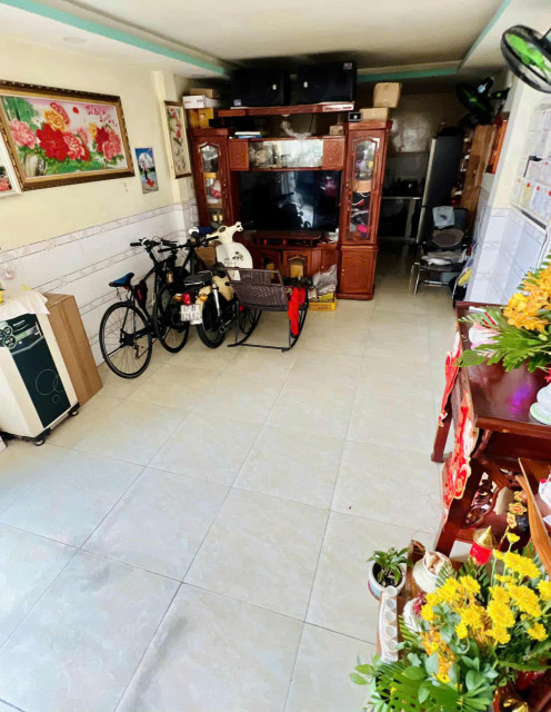 Nhà ngay khu chợ vải, 3PN, có sân thượng chỉ nhỉnh 2 tỷ
