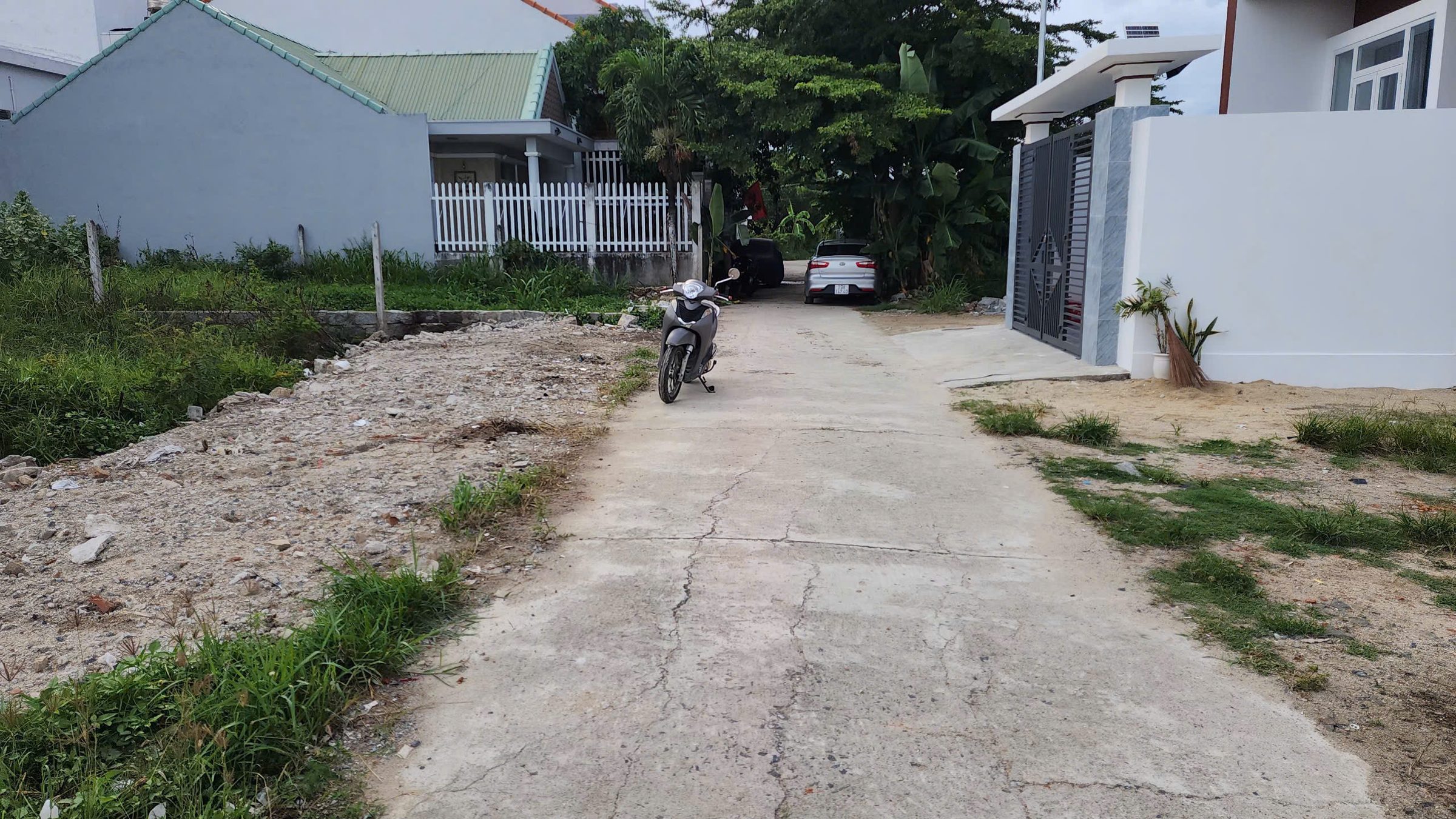 BÁN LÔ RẺ PHÚ TRUNG VĨNH THẠNH 2 MẶT TIỀN Ô TÔ TRƯỚC SAU, THOÁNG ĐẸP CAO RÁO, GẦN CHỢ GA