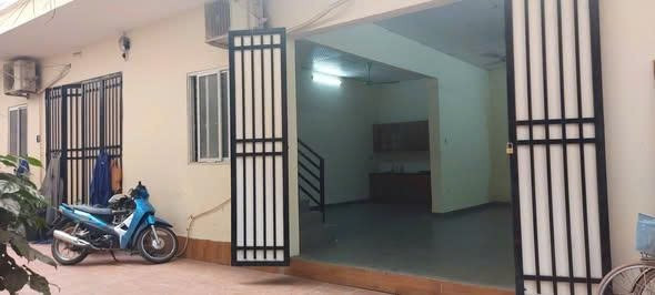 Cho thuê Nhà Ngõ 464 Phúc Diễn - Bắc Từ Liêm 55M² 2 Tầng 3 Ngủ - Ô Tô Đỗ Cửa - Giá Thuê 12,5tr