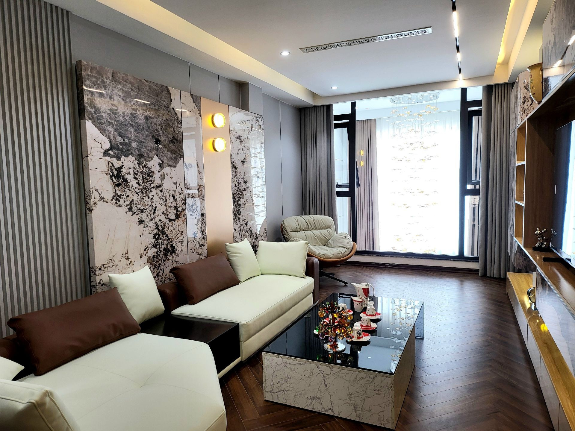 BÁN NHÀ PHÚC ĐỒNG, LONG BIÊN 50M2, 8 TẦNG THANG MÁY, GARA Ô TÔ- 18.2 Tỷ