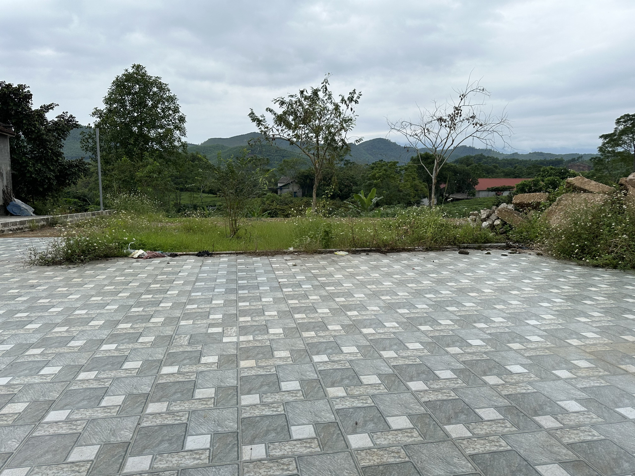 ĐẤT RỘNG: 2223m2 có 130m2 thổ cư mà giá chỉ 2,1 Tỷ.