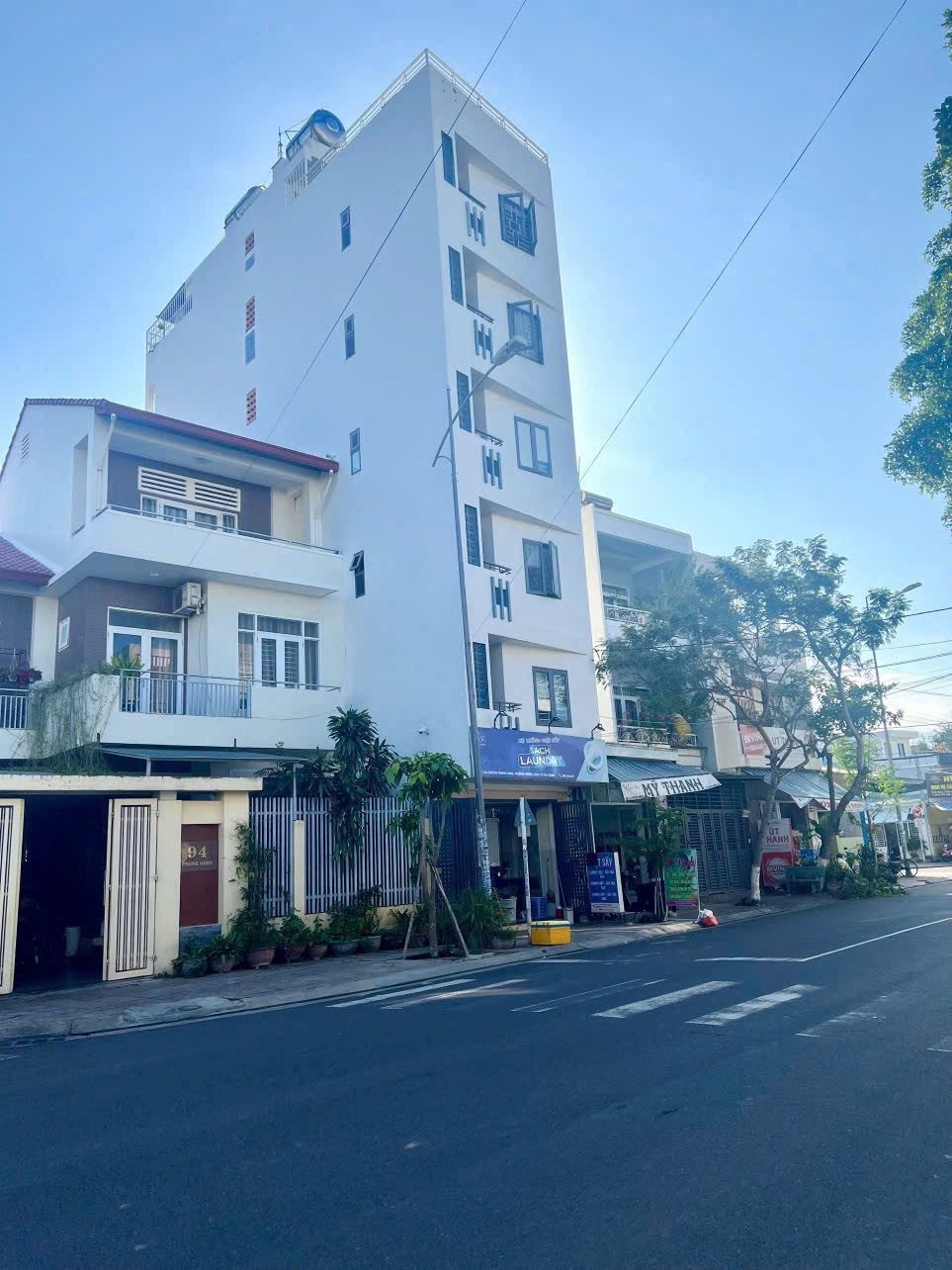 🔥 CẦN BÁN TÒA NHÀ CĂN HỘ 6 TẦNG – MẶT TIỀN PHÙNG HƯNG, PHƯỚC LONG –  PHƯỜNG NAM NHA TRANG 🔥
     👉 Có Thang Máy - Gồm 10 Căn Hộ, đang cho thuê kín phòng
💰 Thu nhập ổn định 30 – 40 triệu/tháng

📐 Diện tích: 71,6m²
📏 Ngang: 4,85m
🧭 Hướng: Đông Bắc

