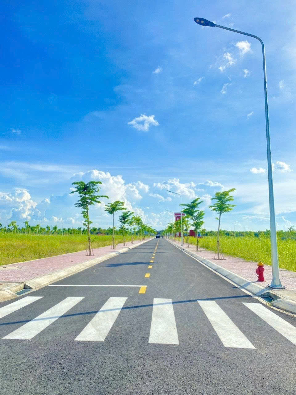 SIÊU PHẨM ĐẤT NỀN GÂN SÂN BAY LONG THÀNH - GIÁ 1,37 TỶ/100M2 - SỔ HỒNG SẴN - FULL THỔ CƯ