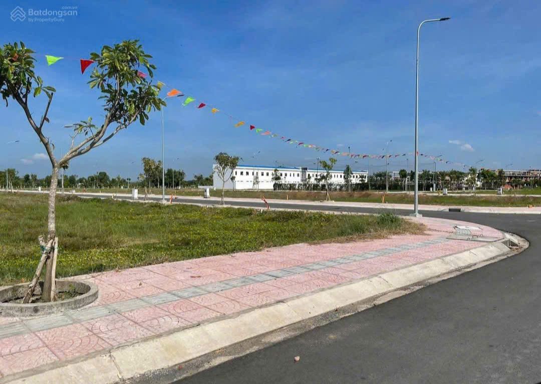 BÁN ĐẤT MẶT TIỀN ĐƯỜNG LỚN DỄ KINH DOANH CÁCH SÂN BAY 6km-giá 1ty6 sổ sẵn công chứng ngay-có ngân hàng hỗ trợ vay