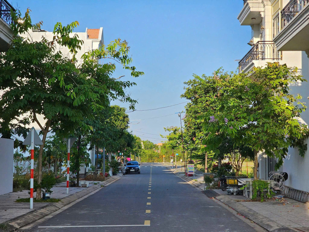 Bán đất KDC long thành - mặt tiền đường phùng hưng - cách sân bay 5km sổ hồng riêng